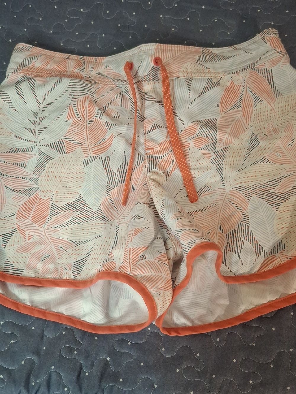 Columbia Leaf Print Running Shorts with Coral Trim size medium